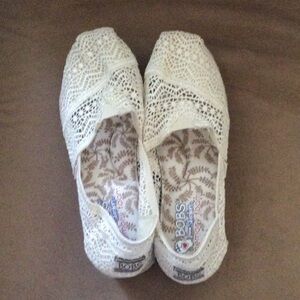 Worn once BOBs by Sketchers sz7 white espadrille memory foam footbed arch pillow